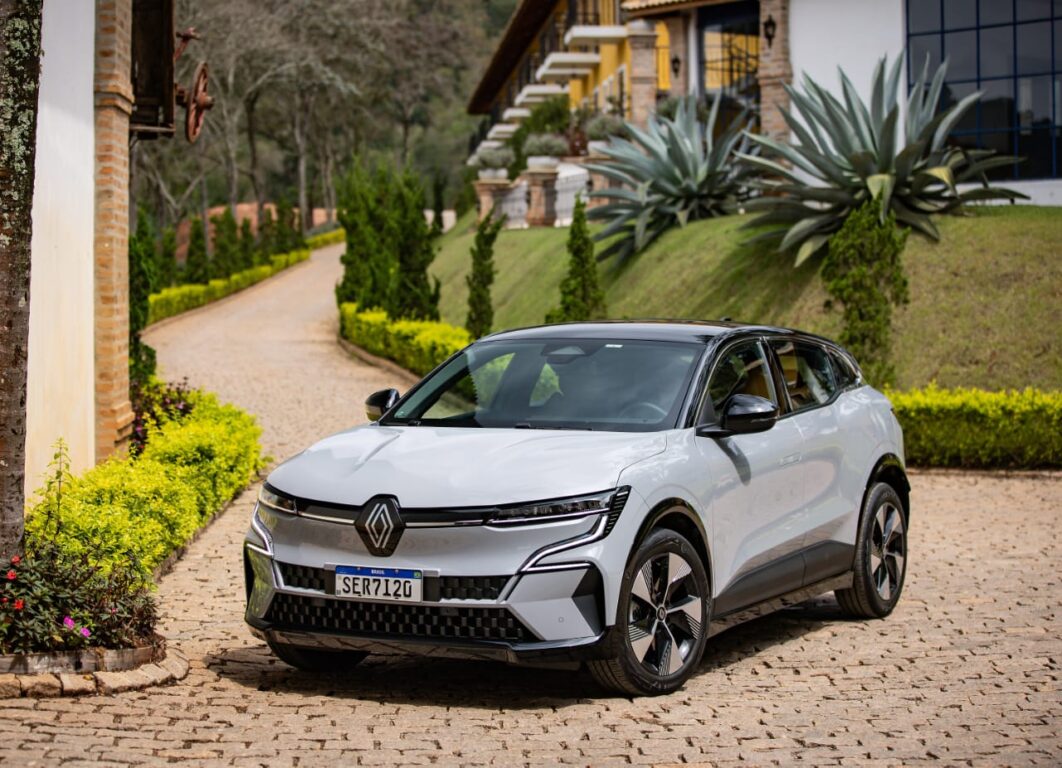 Renault Megane E-Tech aposta em estilo futurista para desbancar chineses; veja avaliação