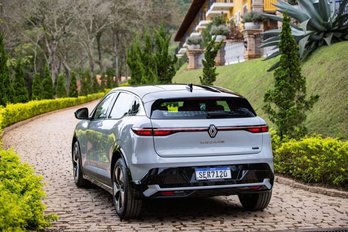 Renault Megane E-Tech aposta em estilo futurista para desbancar chineses; veja avaliação