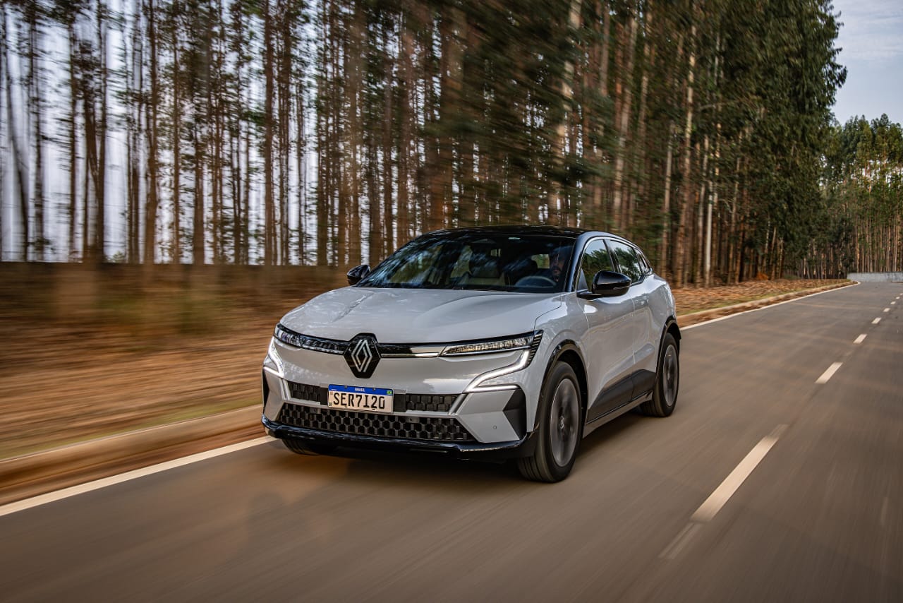 Renault Megane E-Tech aposta em estilo futurista para desbancar chineses; veja avaliação