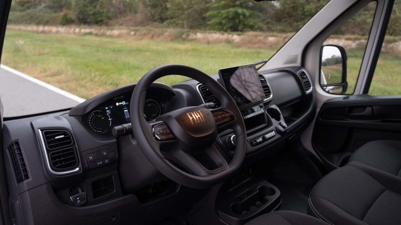Fiat Ducato 2024 ganha novo visual e versão elétrica na Europa 