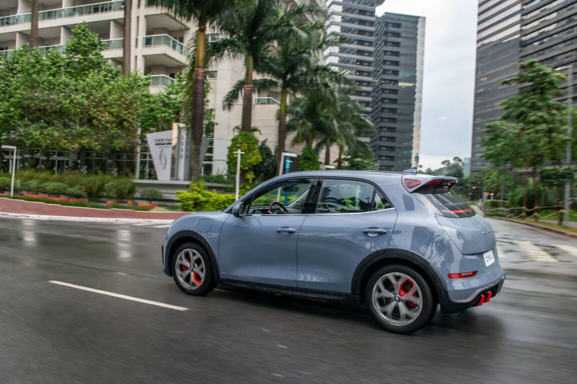 GWM Ora 03 GT é um esportivo que passa emoção mesmo sem o ronco do motor turbo; veja avaliação