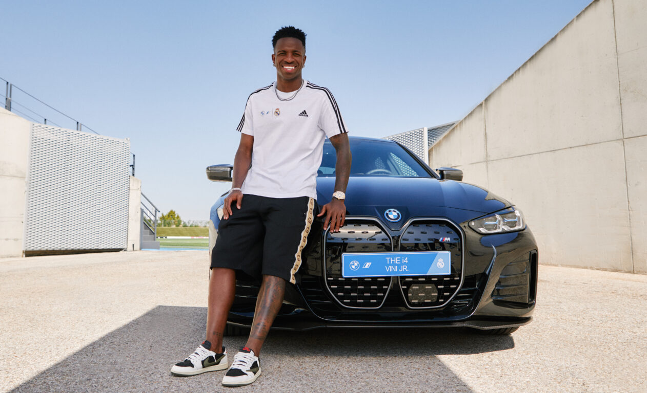 Jogadores do Real Madri recebem novos BMW