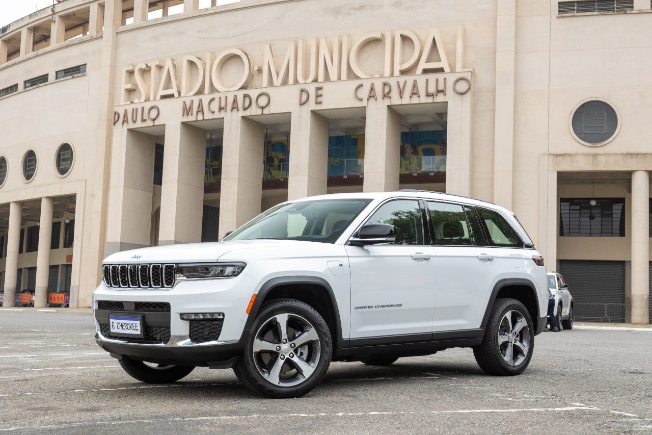 Novo Grand Cherokee 4xe chega por R$ 569 mil