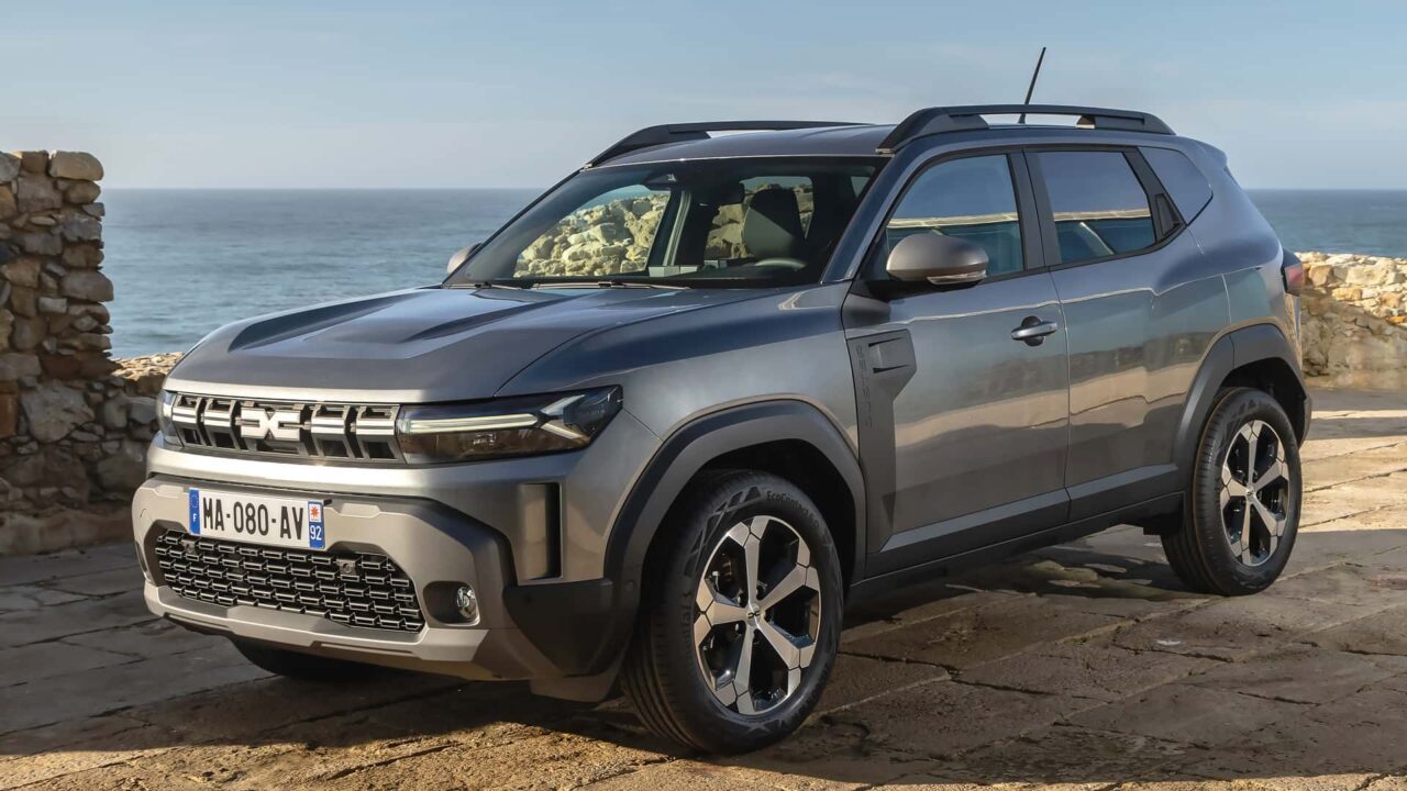 Novo Duster é revelado com motorização híbrida: conheça