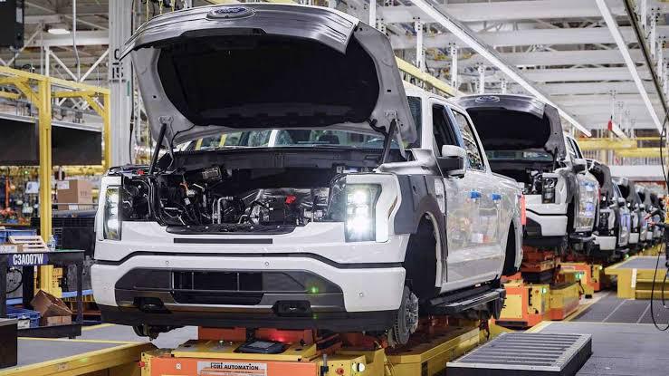 Ford vai reduzir produção da F-150 elétrica e aumentar linha do Bronco e Ranger