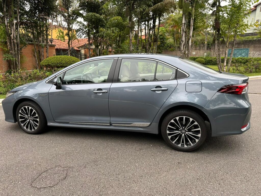 Lateral Corolla Altis Hybrid 2024 (Marcos Camargo)