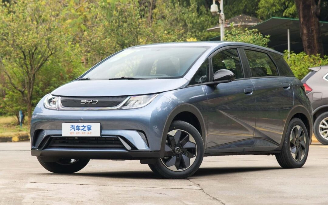 BYD Dolphin terá versão mais barata e com maior autonomia: entenda