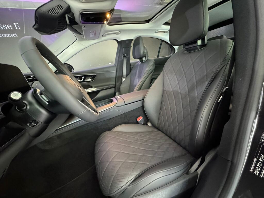 Novo Mercedes Classe E estreia com motor híbrido sem perder a elegância   