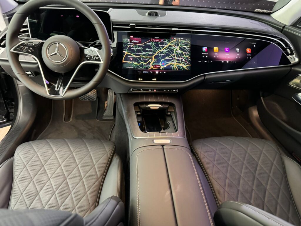 Novo Mercedes Classe E estreia com motor híbrido sem perder a elegância   