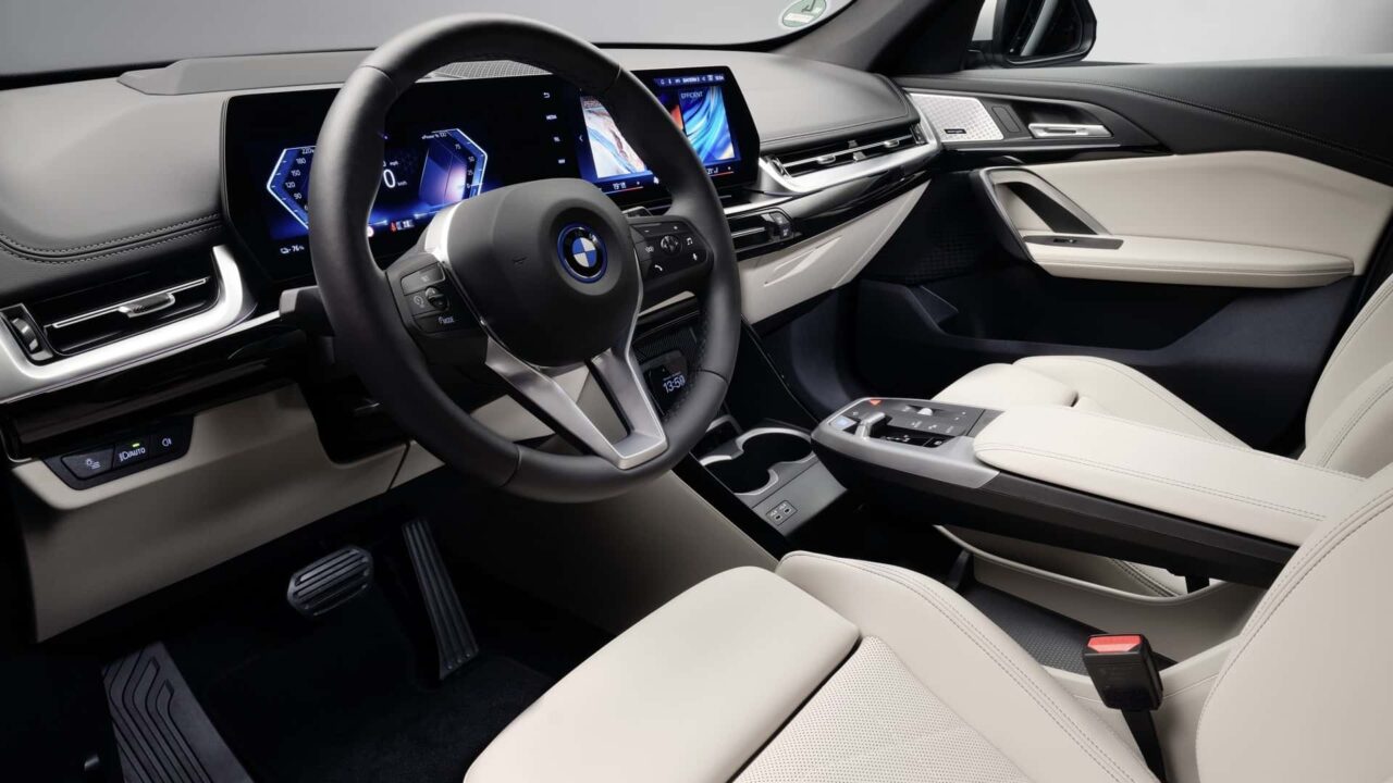 BMW iX1 eDrive20 X-Line chega ao Brasil por R$ 359,9 mil