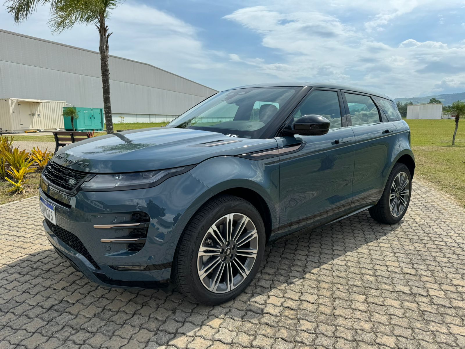 Range Rover Evoque e Discovery Sport estreiam com mudanças na linha 2024