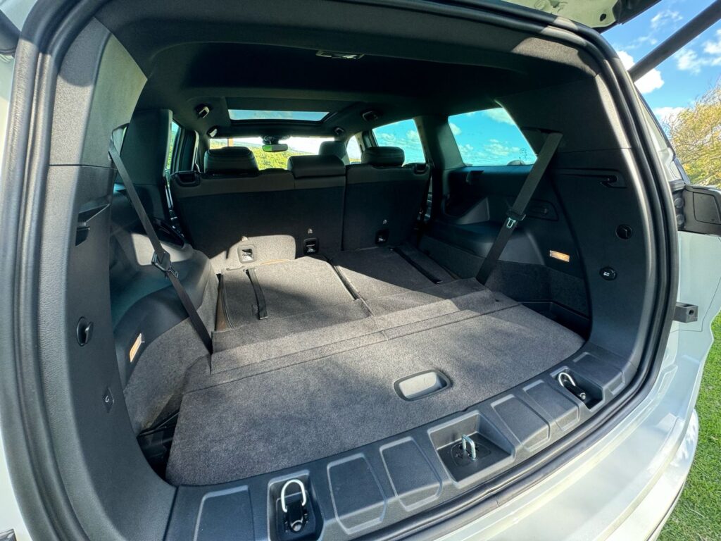 Commander 2025: tudo sobre as novas versões com motor Hurricane de 272cv