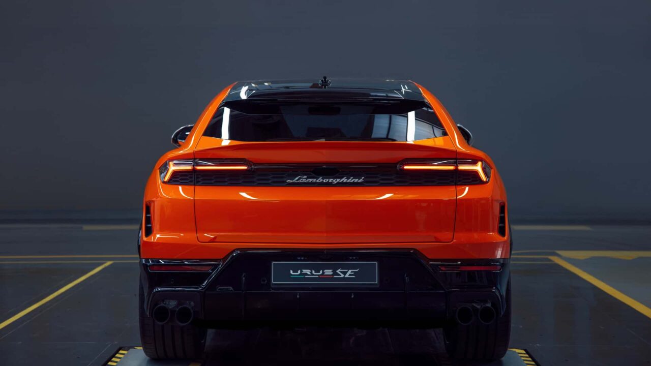 Lamborghini Urus híbrido plug-in é mais rápido do que 100% a gasolina; veja detalhes