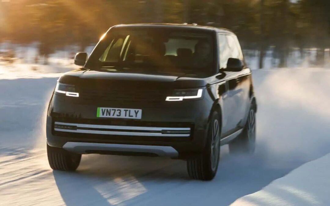 Land Rover lança teaser de SUV elétrico acelerando na neve