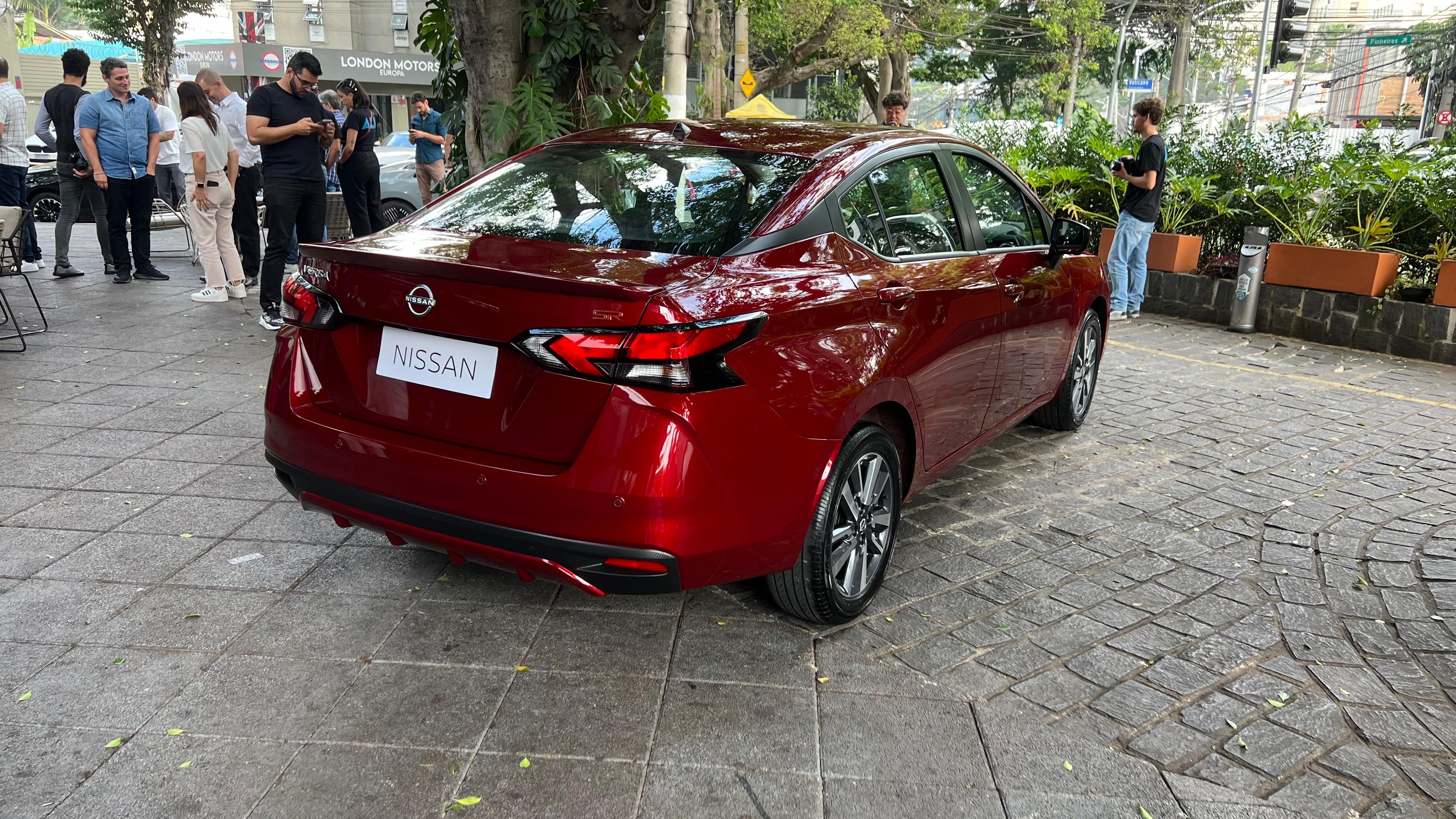 Nissan Versa 2025 ganha nova versão esportivada SR veja os preços