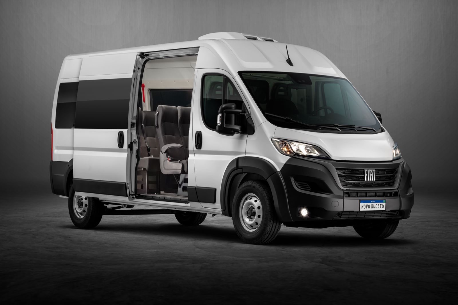 Ducato ganha nova versão para 15 passageiros