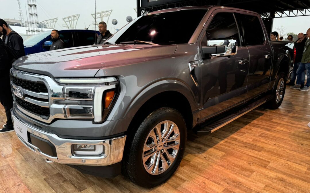 Ford mostra nova F-150 e versão elétrica pela primeira vez ao público do Brasil