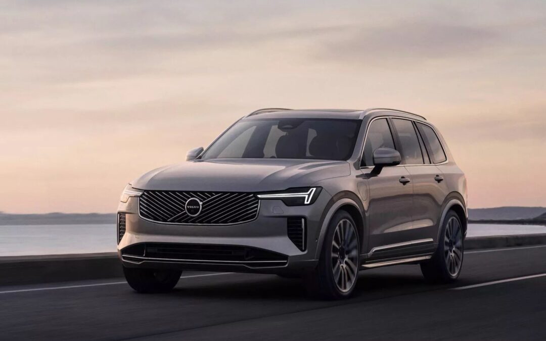 Volvo XC90 híbrido fica mais eficiente e pode chegar ao Brasil em 2025