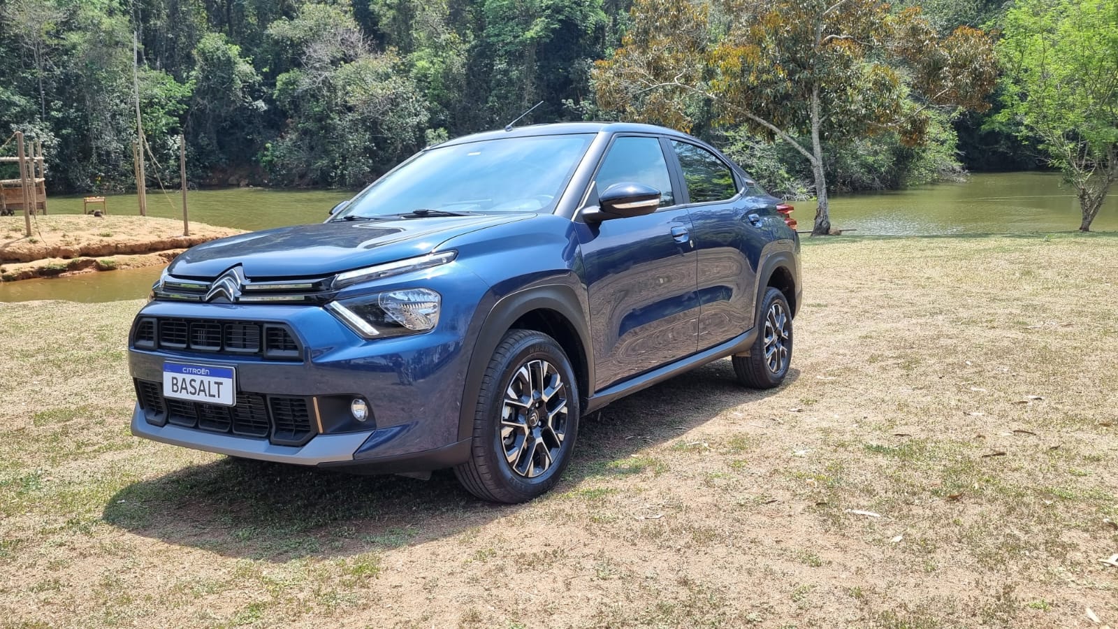 Citroën Basalt tem bom desempenho e preço competitivo, mas acabamento segue como ponto fraco