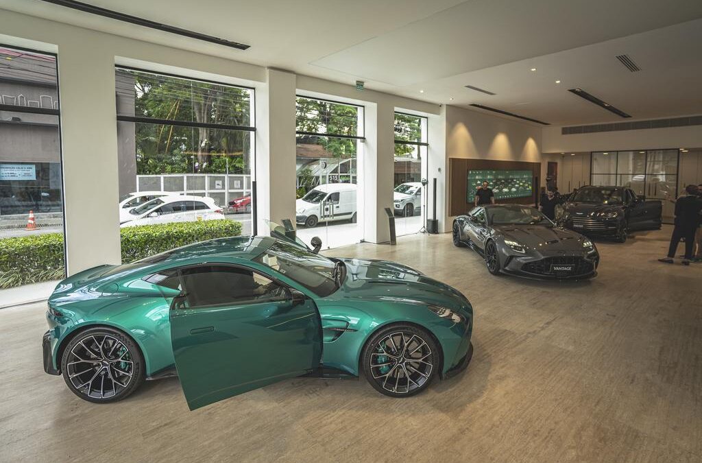 Aston Martin São Paulo apresenta novos Vantage e DBX707 a clientes