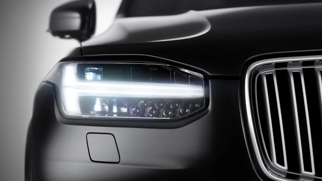 Farol-de-led-em-carro-usado-2.jpeg