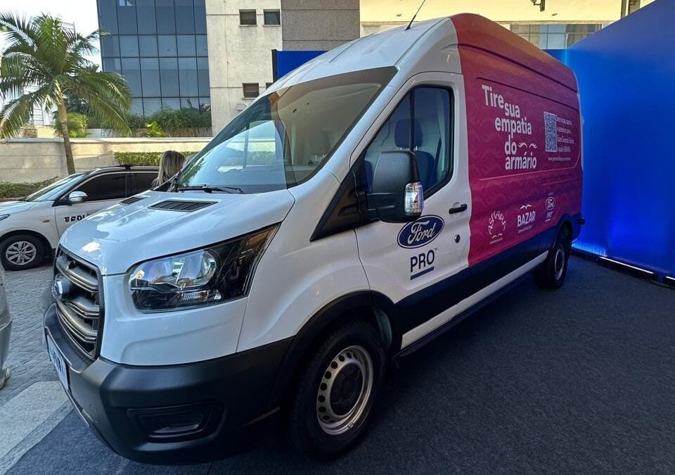 Ford entrega Transit para a ONG Gerando Falcões