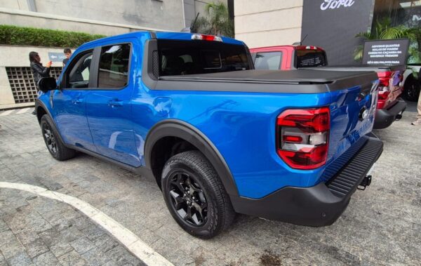 Ford-Maverick.jpg