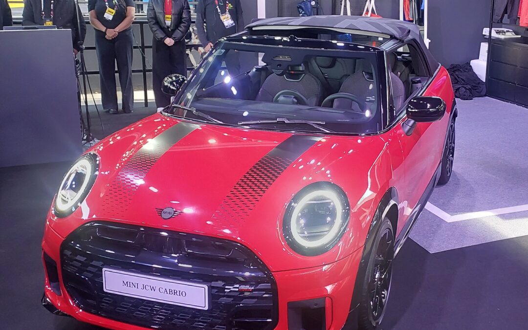 Mini mostra novos JCW hatch e cabrio no Festival Interlagos