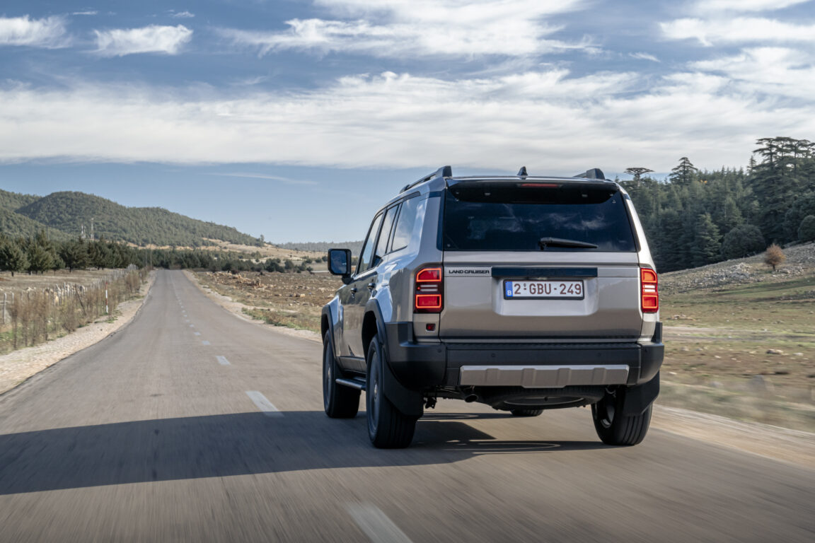 Toyota-Land-Cruiser-3-1152x768.jpg