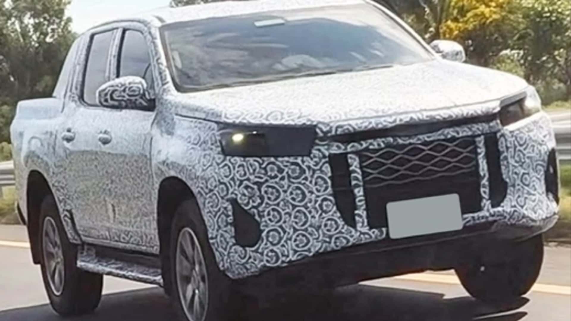 Toyota Hilux 2026 é flagrada no oriente médio; veja imagens