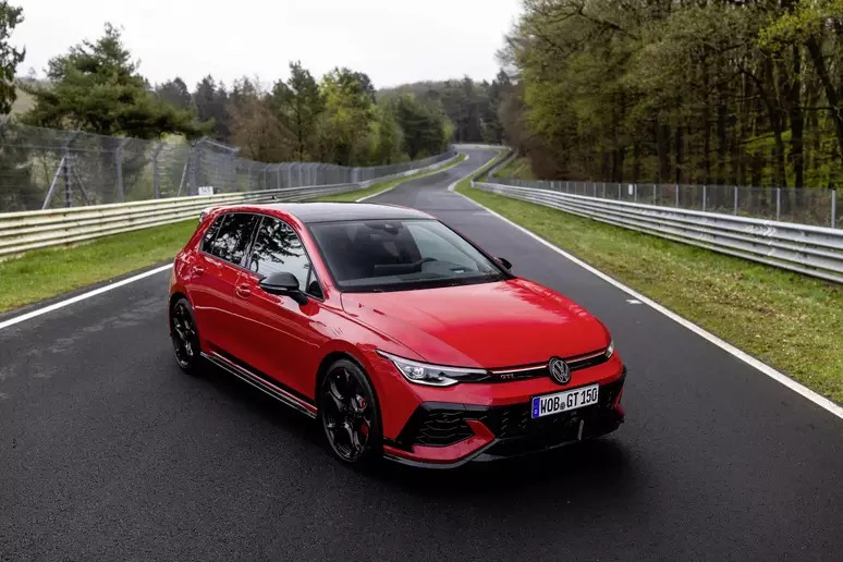 Golf GTI 50 anos tem 320cv e chega no ano do cinquentenário da linha esportiva