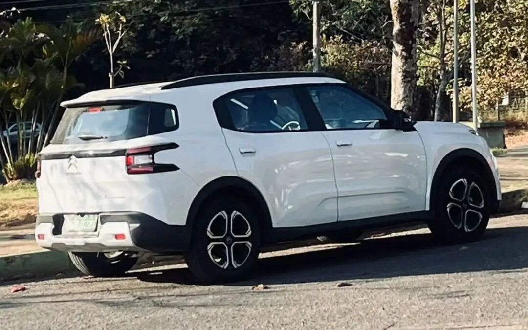 Stellantis testa versões híbridas leves dos SUVs Peugeot 2008 e Citroën Aircross