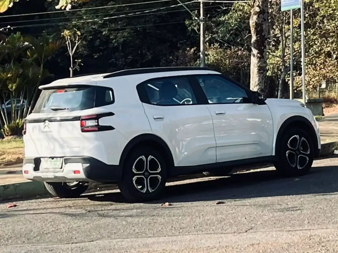Stellantis testa versões híbridas leves dos SUVs Peugeot 2008 e Citroën Aircross