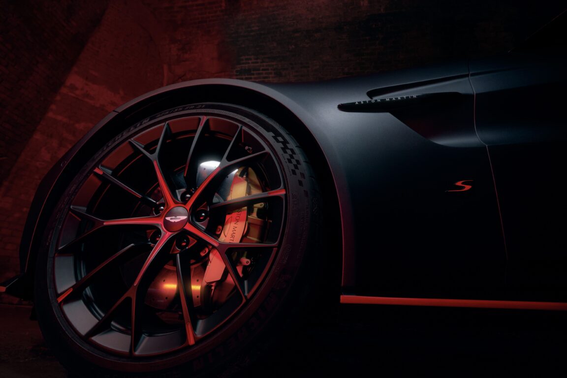 Aston_Martin_Vantage_S_18-1152x768.jpg