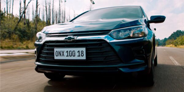 Chevrolet apresenta série especial “100 Anos” para Onix e Tracker