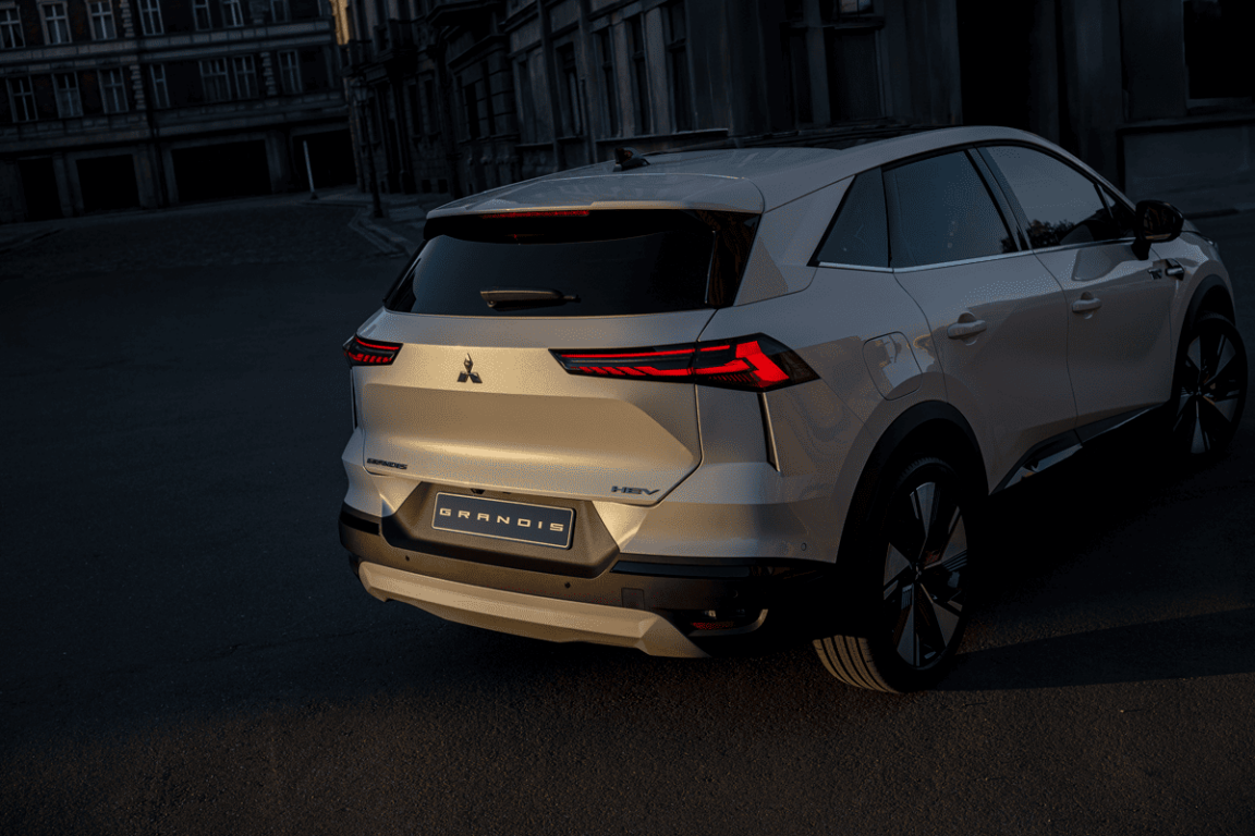 Mitsubishi-Grandis-4-1152x768.png