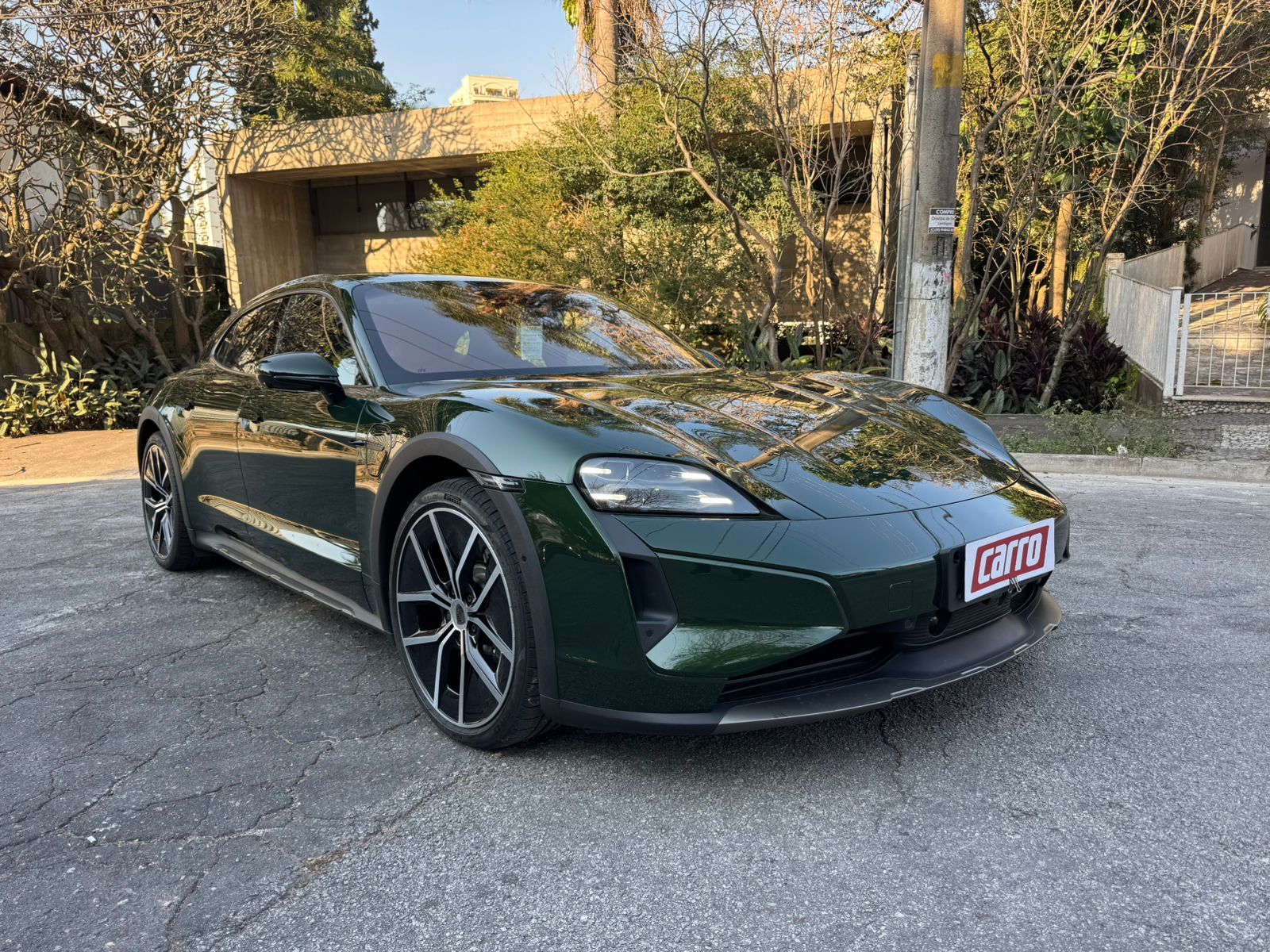 Taycan Cross Turismo Turbo: revista Carro testa esportivo na estrada