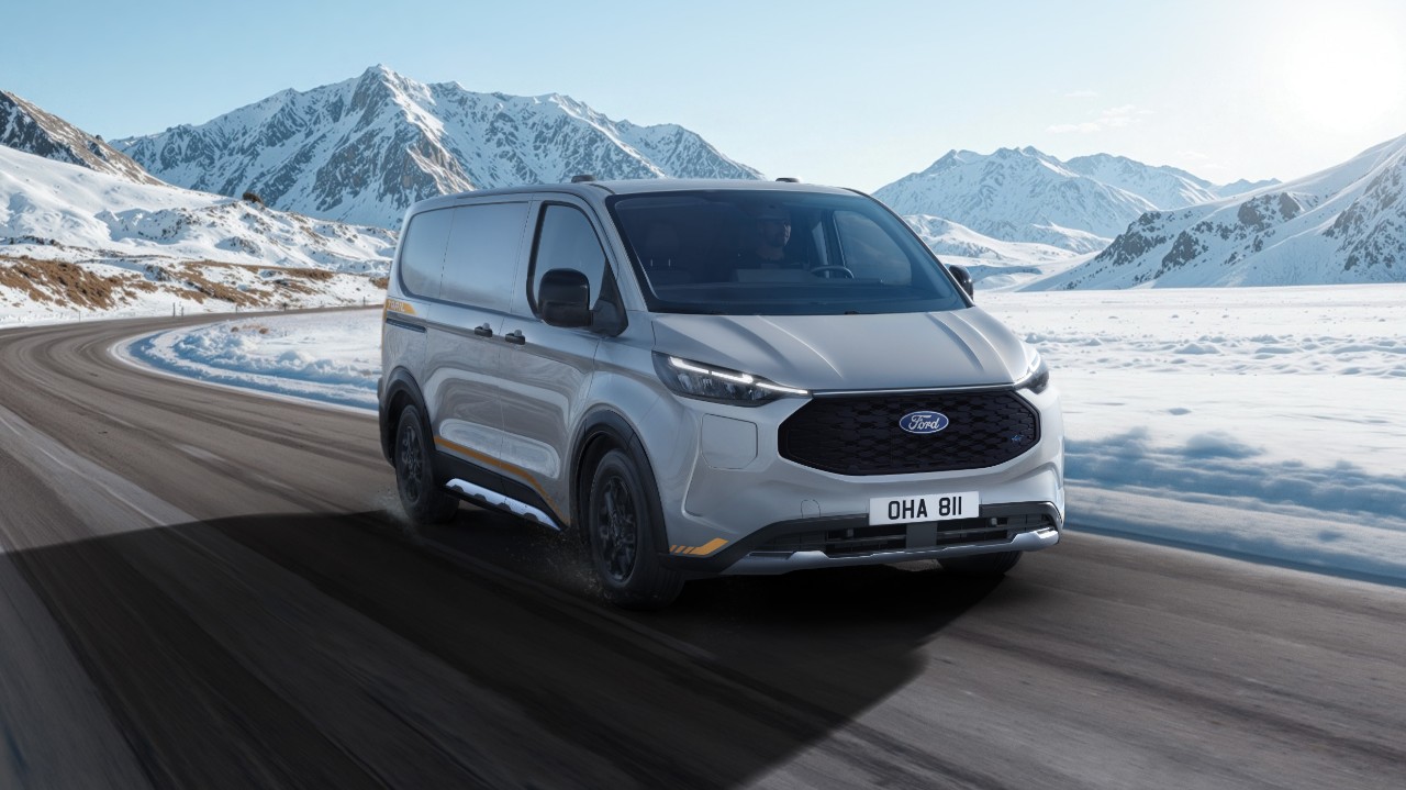 Ford anuncia versão da E-Transit com tração integral