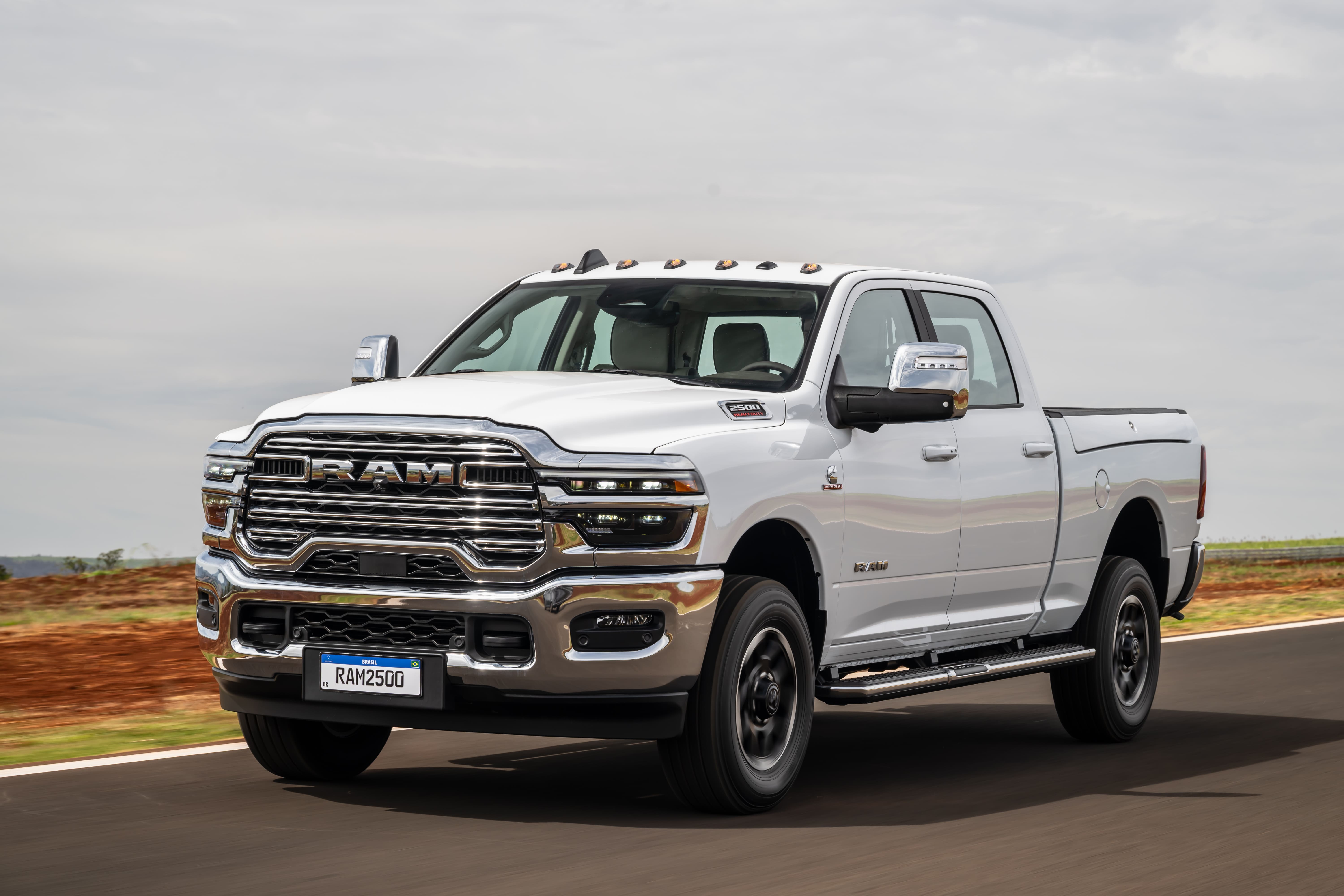 Ram 2500 e 3500 chegam renovadas ao Brasil com motor de 436 cv