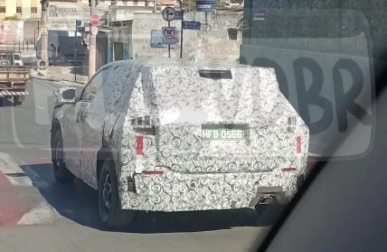 Jeep Avenger é flagrado novamente agora com rodas do Renegade