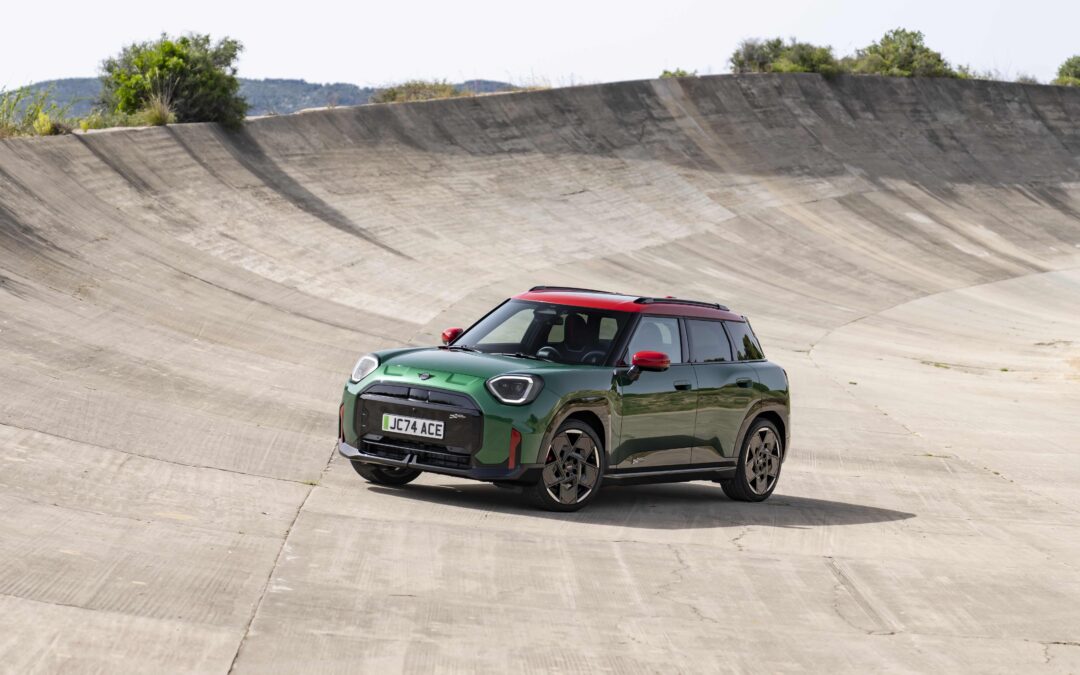 Mini lança versões elétricas John Cooper Works no Brasil
