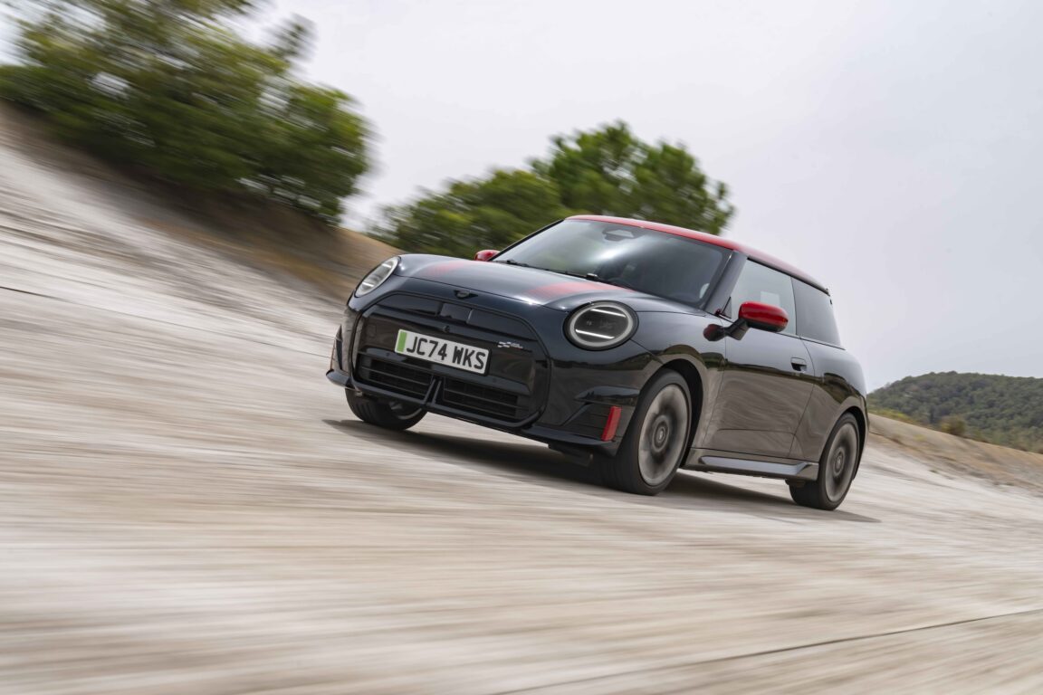 mini-jcw-e-4-1152x768.jpg