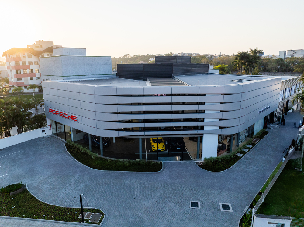Porsche inaugura primeira concessionária em Blumenau