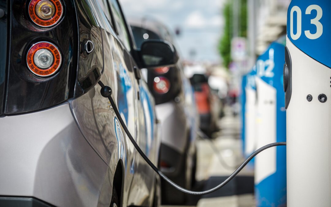 Vendas de carros elétricos crescem 51% em um ano, diz ABVE