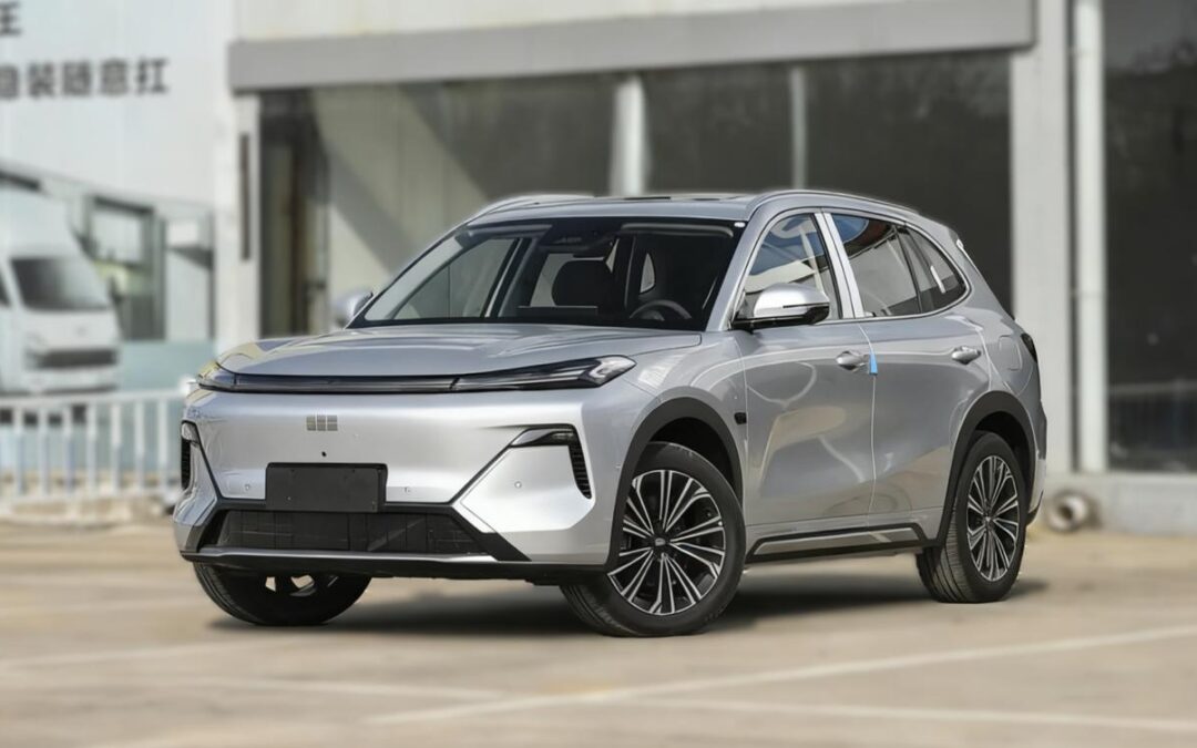 Geely atualiza SUV híbrido plug-in que pode ser lançado no Brasil 