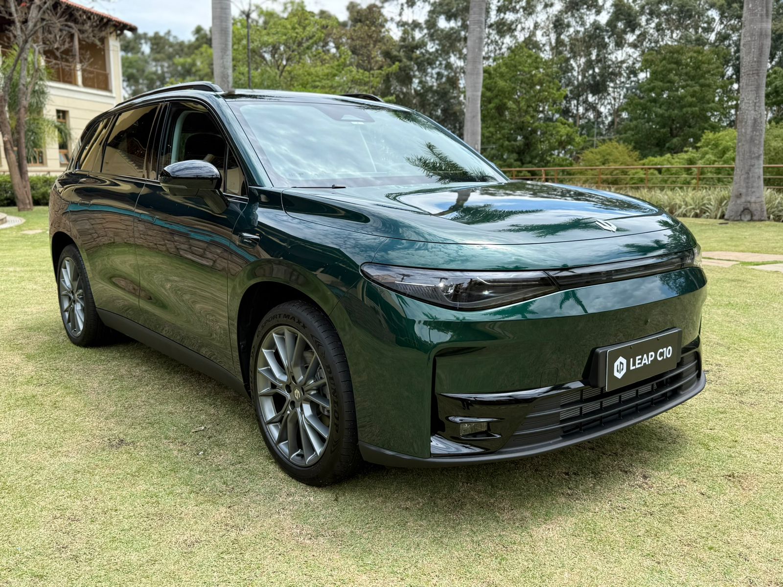 Leapmotor lança B10 elétrico e C10 com opção EREV inédita no Brasil