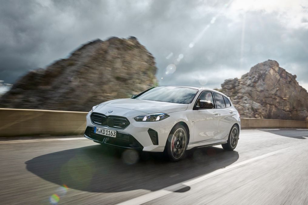 BMW M135 xDrive chega ao Brasil com motor 317 cv e pacote esportivo