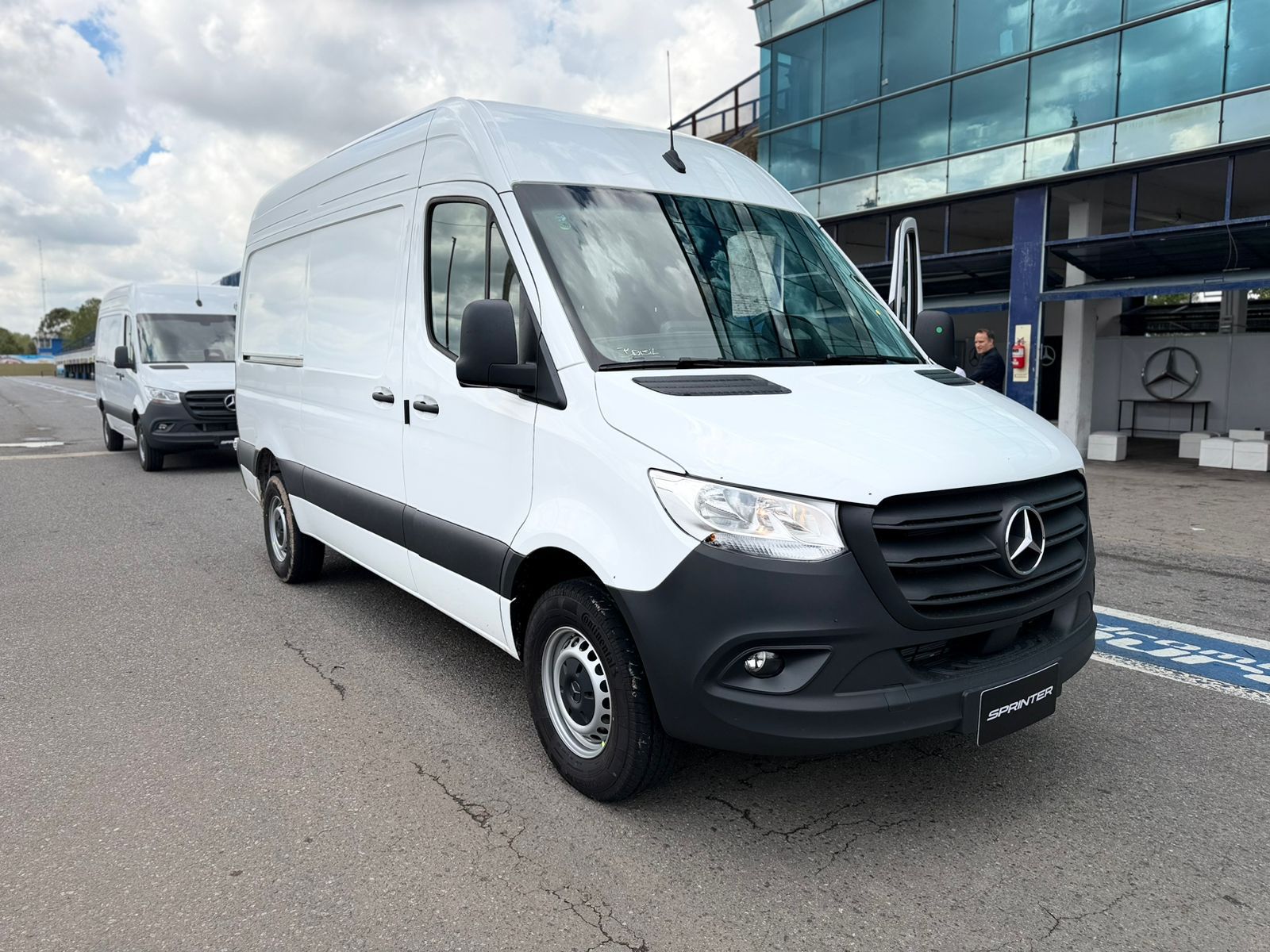 Sprinter automática é resposta da Mercedes contra Transit e Hiace: já testamos