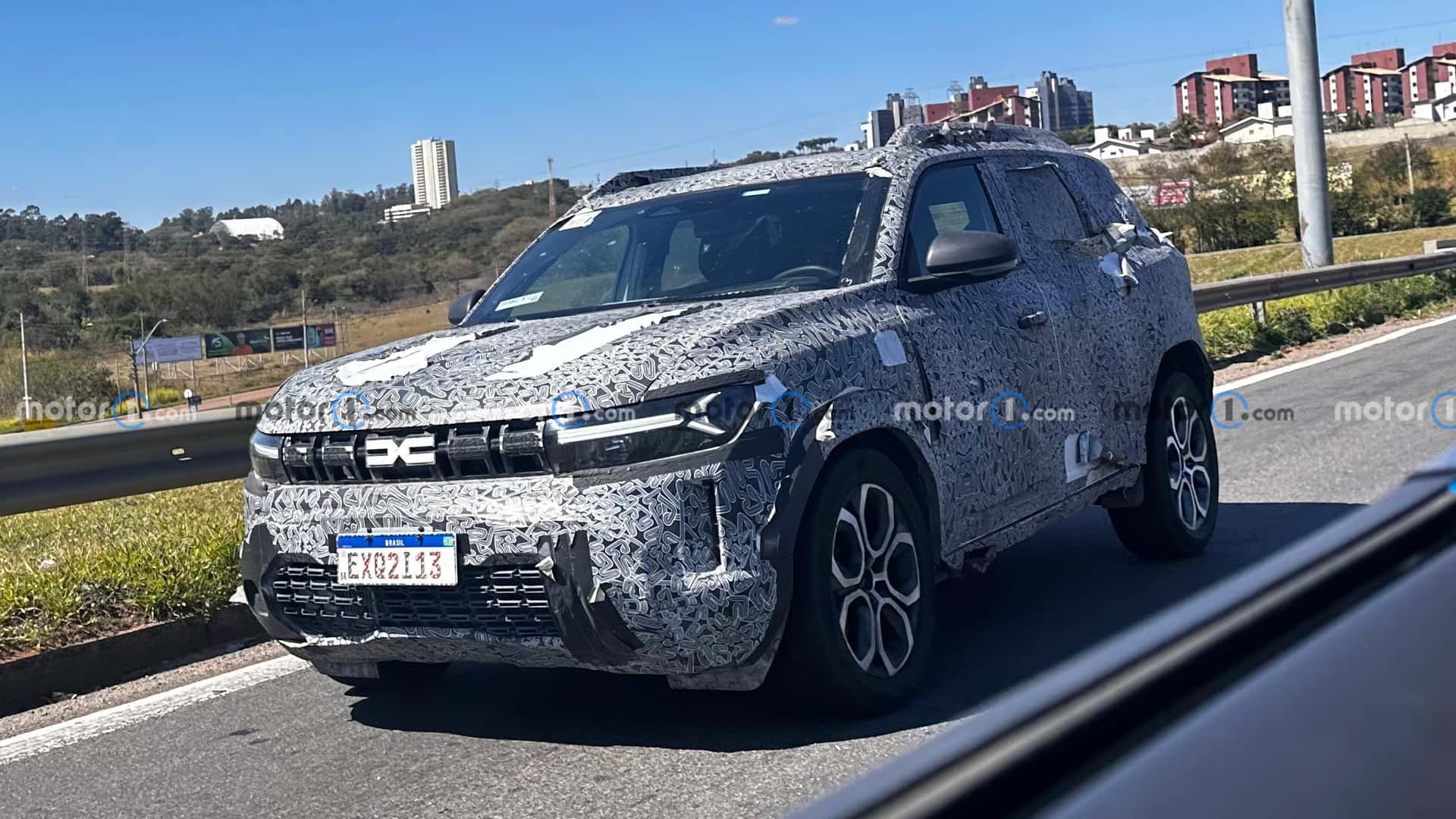 Nova geração do Renault Duster acelera testes no Brasil