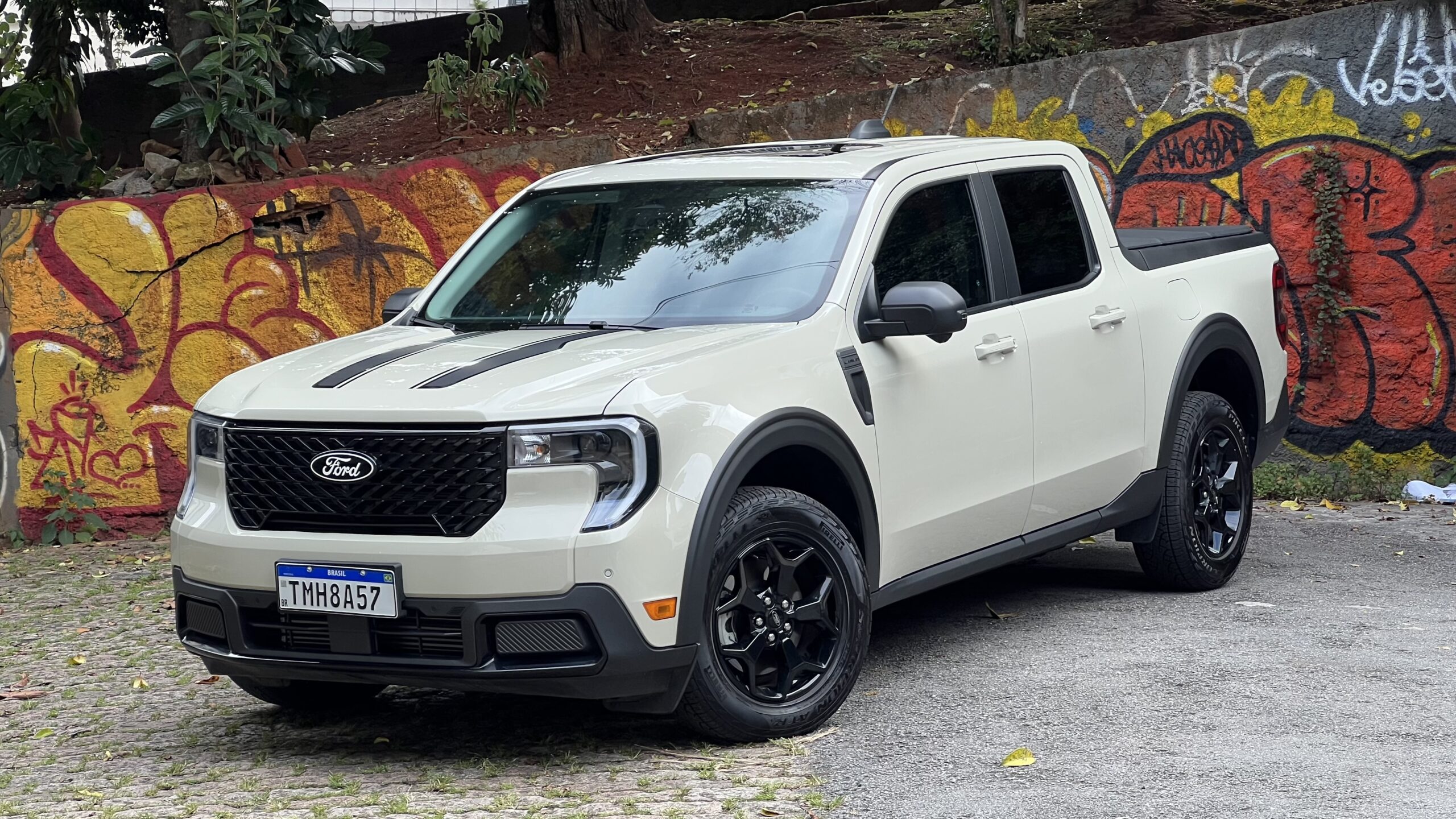 Ford Maverick Black é concorrente de peso no segmento das picapes médias-compactas